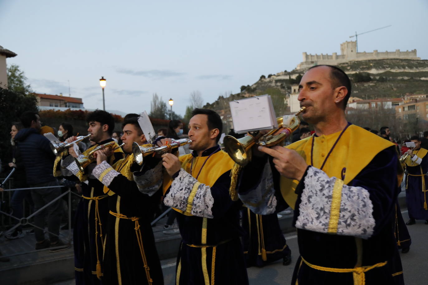 Fotos: Peñafiel se vuelca con la procesión de Nuestro Padre Jesús Nazareno