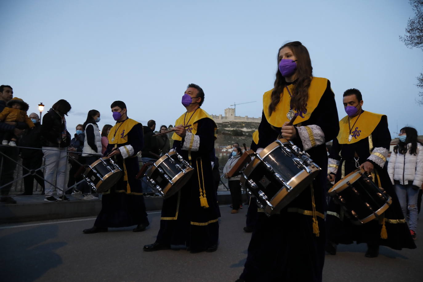 Fotos: Peñafiel se vuelca con la procesión de Nuestro Padre Jesús Nazareno