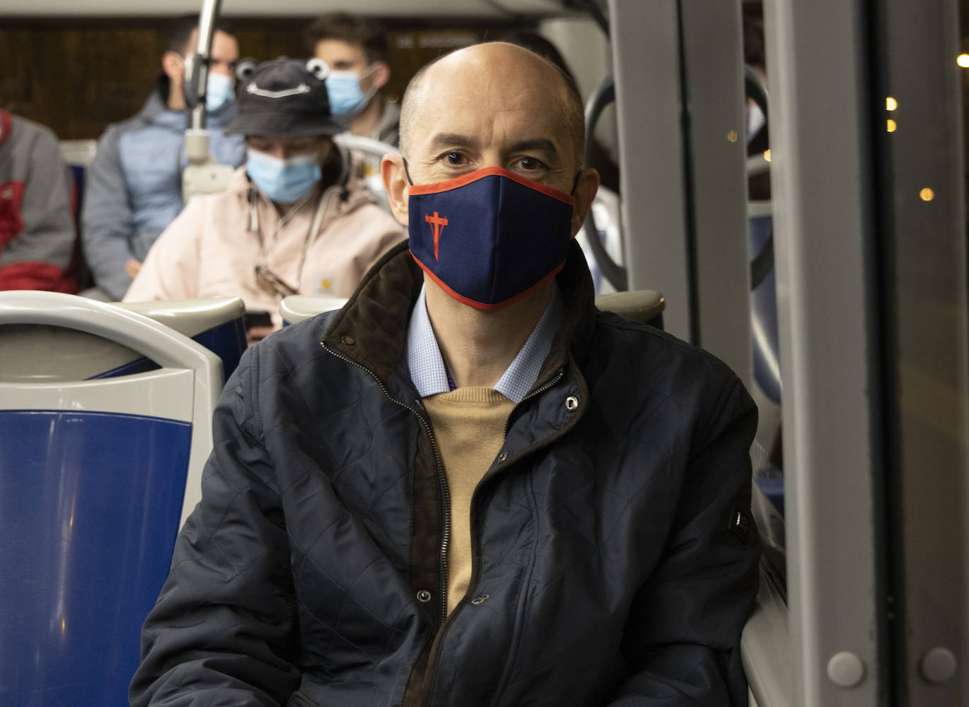 Fotos: Volver de madrugada en el autobús búho de Valladolid