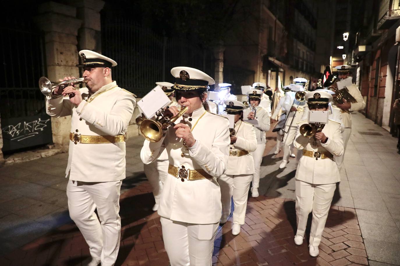 Fotos: Procesión de la Piedad por las calles de Valladolid