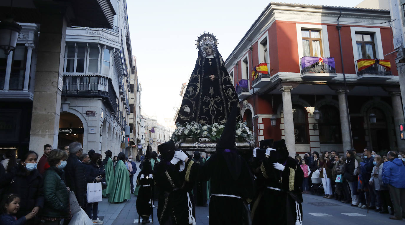 Fotos: Vía Crucis penitencial ante la Catedral de Palencia