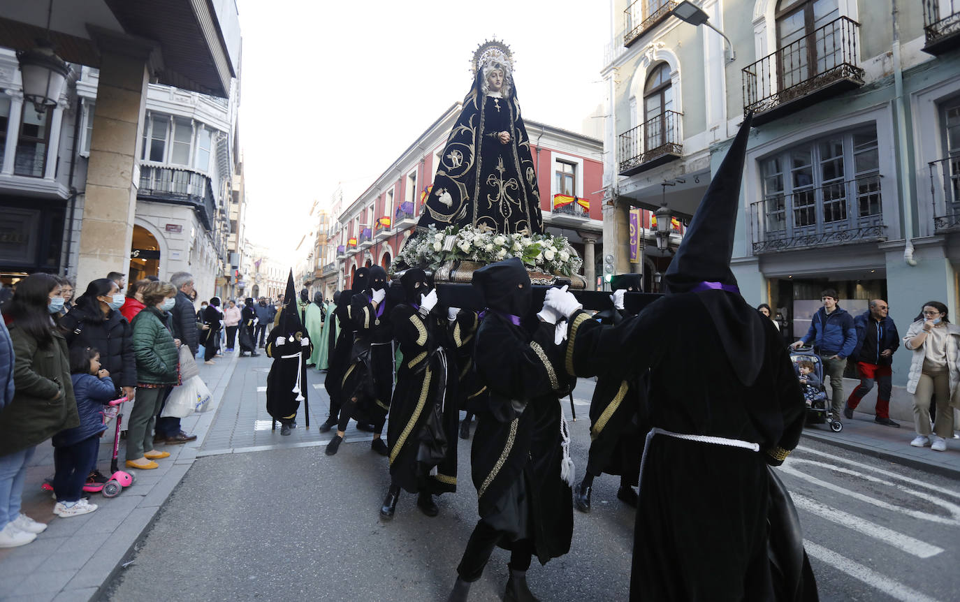 Fotos: Vía Crucis penitencial ante la Catedral de Palencia