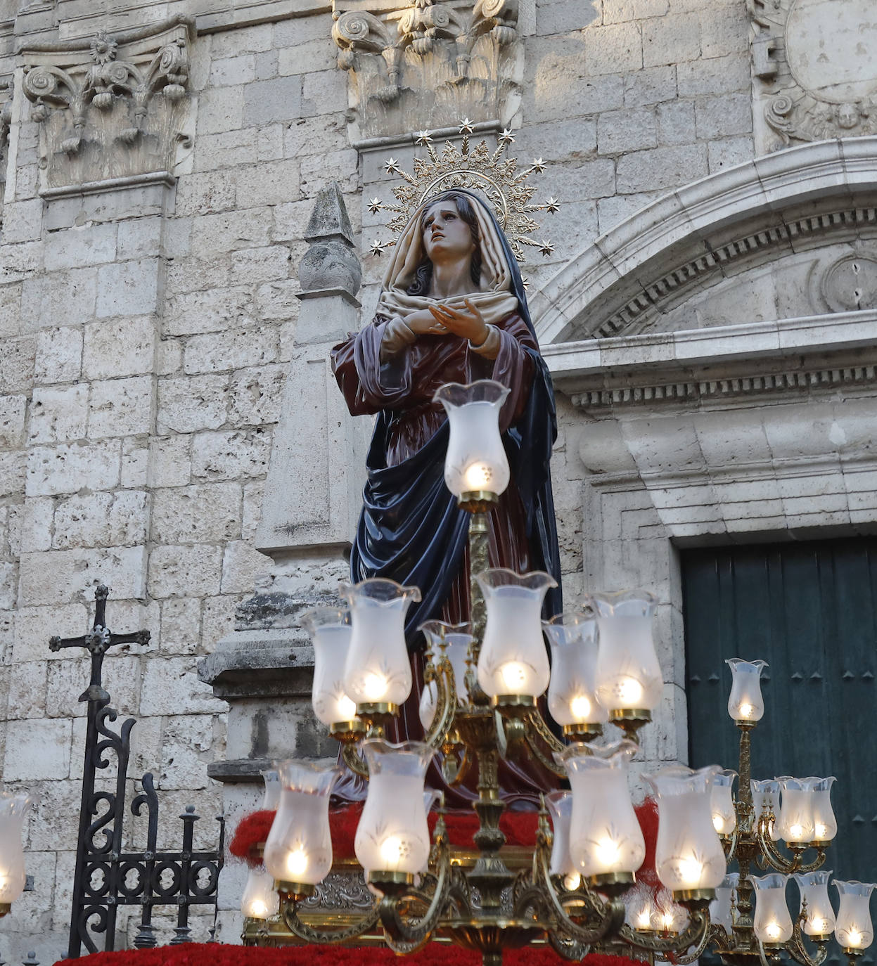 Fotos: Vía Crucis penitencial ante la Catedral de Palencia