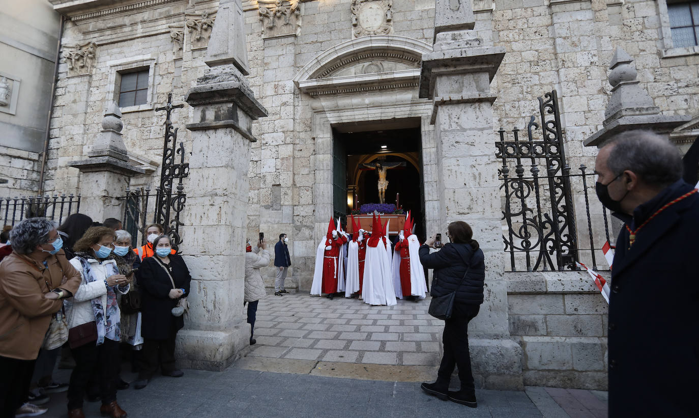 Fotos: Vía Crucis penitencial ante la Catedral de Palencia