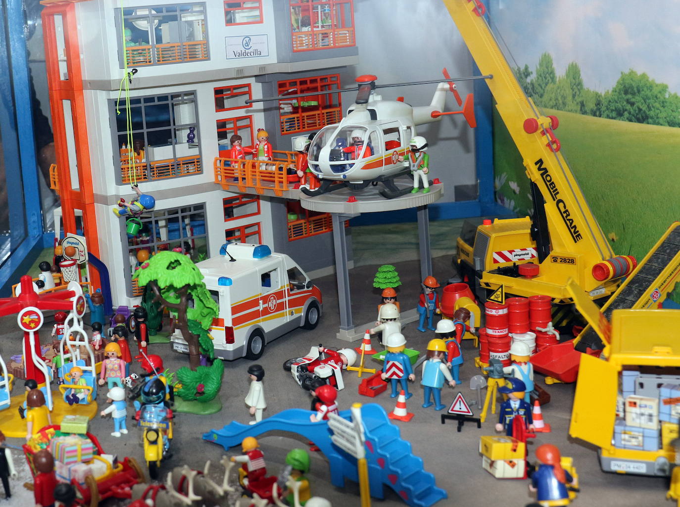 Las aventuras de los Playmobil causan expectación en Villares de la Reina. 