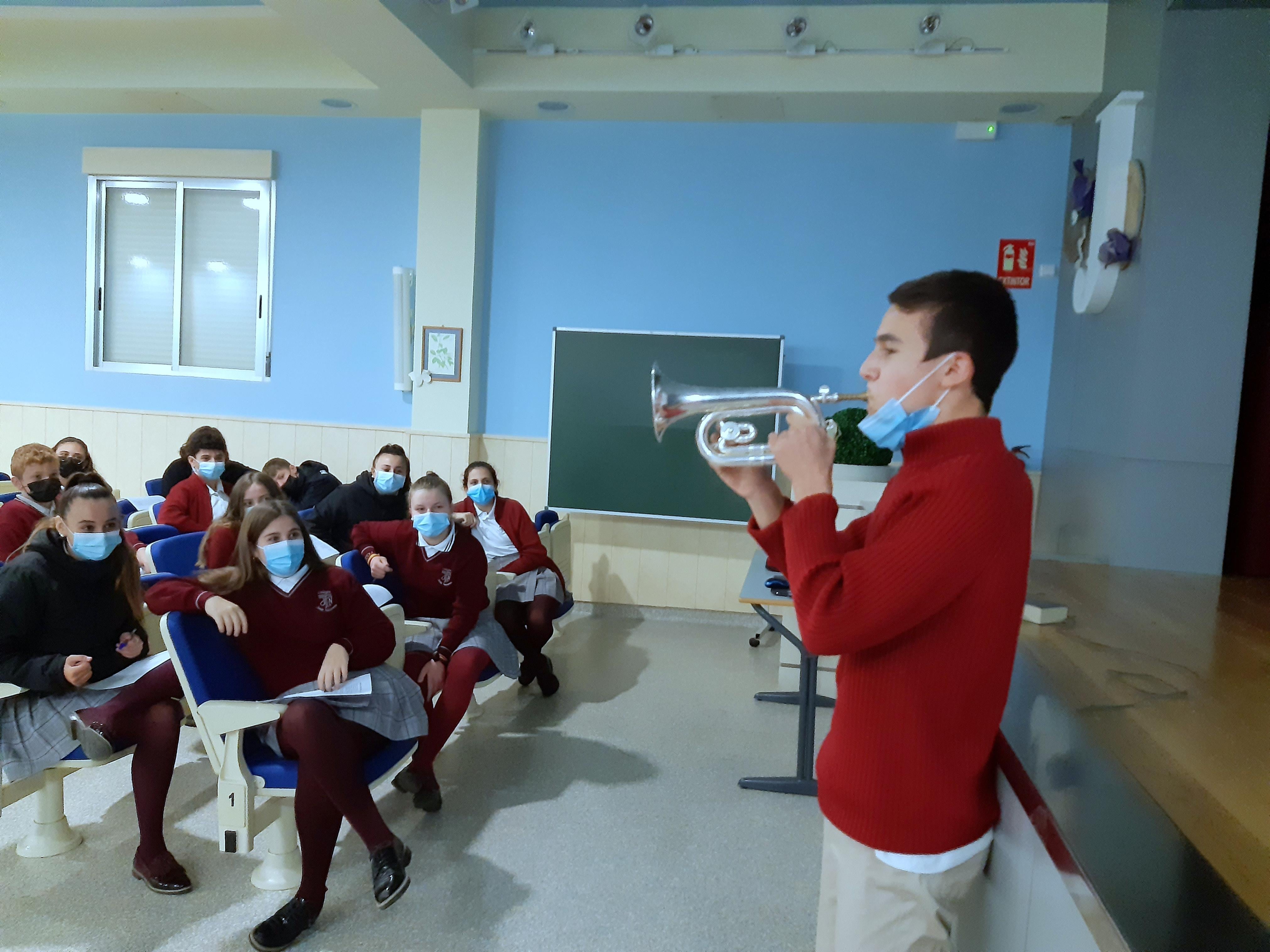 Los Nazarenos de Baltanás comparten su experiencia cofrade en el Colegio Jesús Nazareno de Getafe