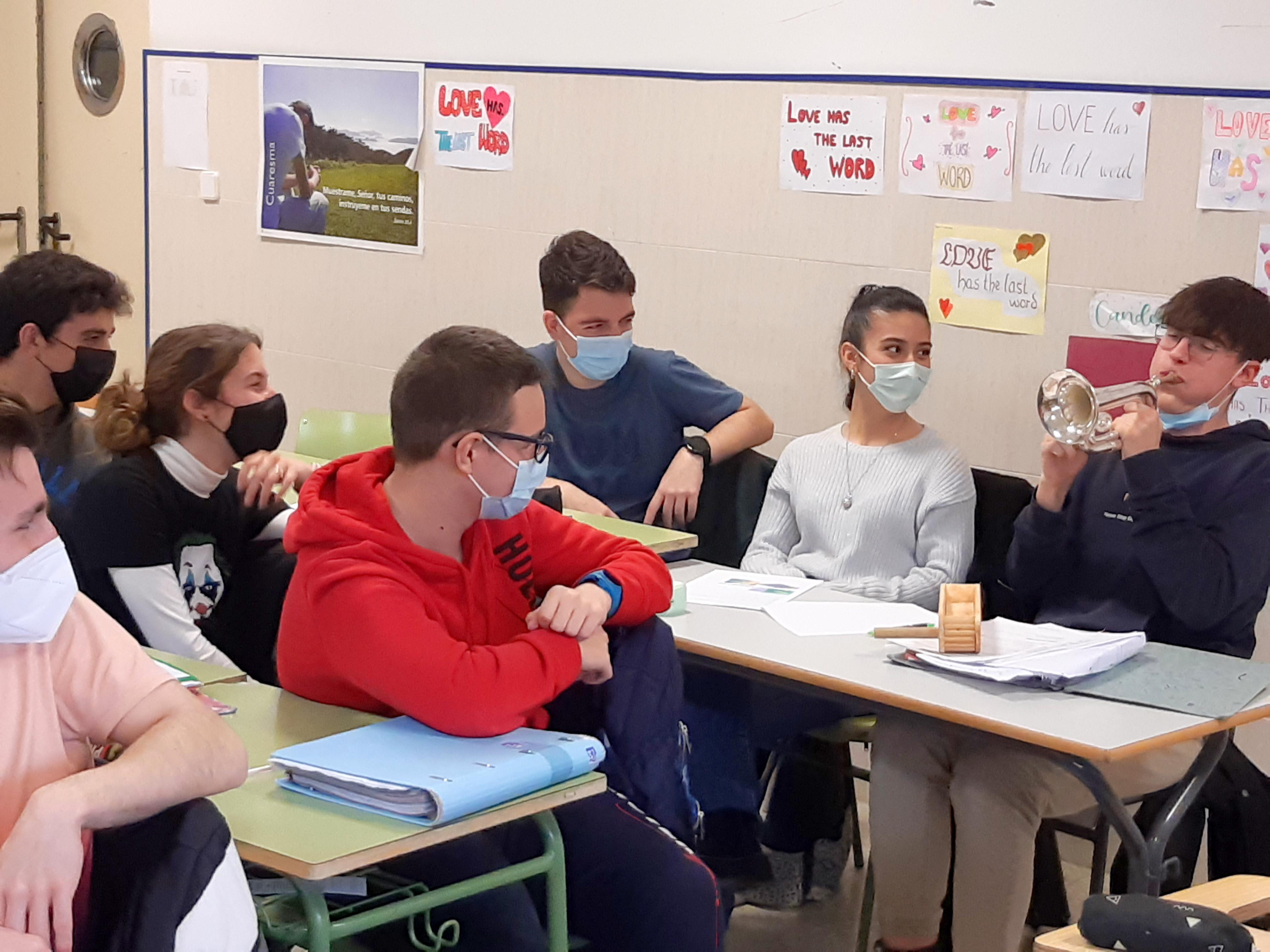 Los Nazarenos de Baltanás comparten su experiencia cofrade en el Colegio Jesús Nazareno de Getafe