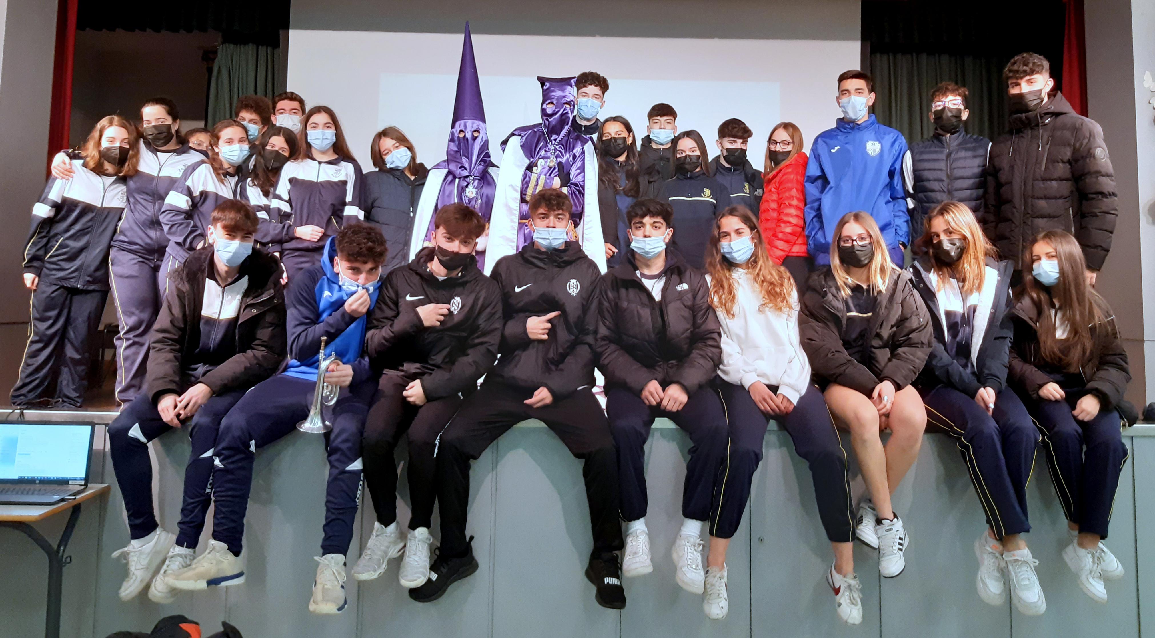 Los Nazarenos de Baltanás comparten su experiencia cofrade en el Colegio Jesús Nazareno de Getafe