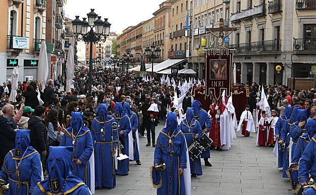 Procesión del Cristo y la Soledad Dolorosa de San Millán, en la avenida del Acueducto. 