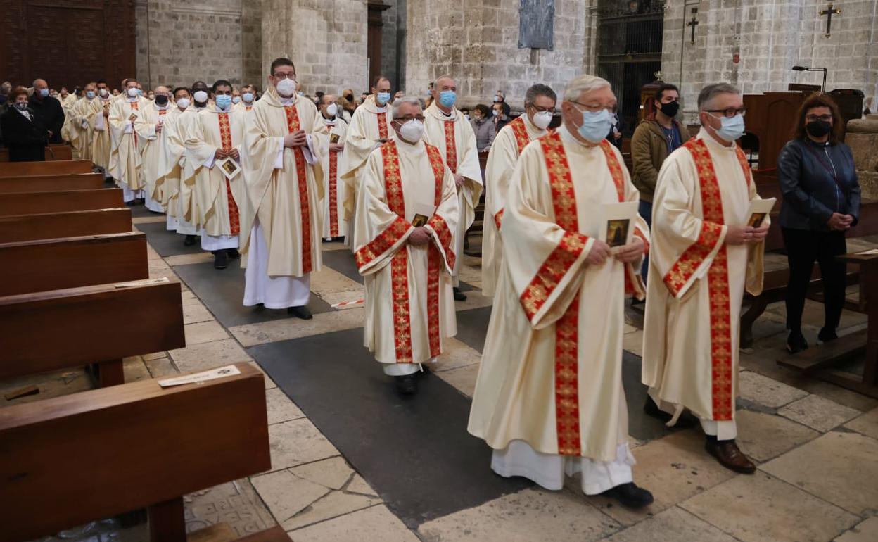 Misa crismal en la Catedral de Valladolid.