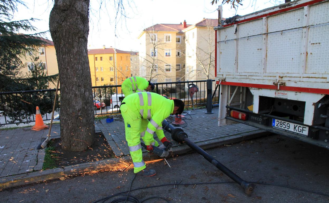 Trabajos de renovación del alumbrado en la capital segoviana. 