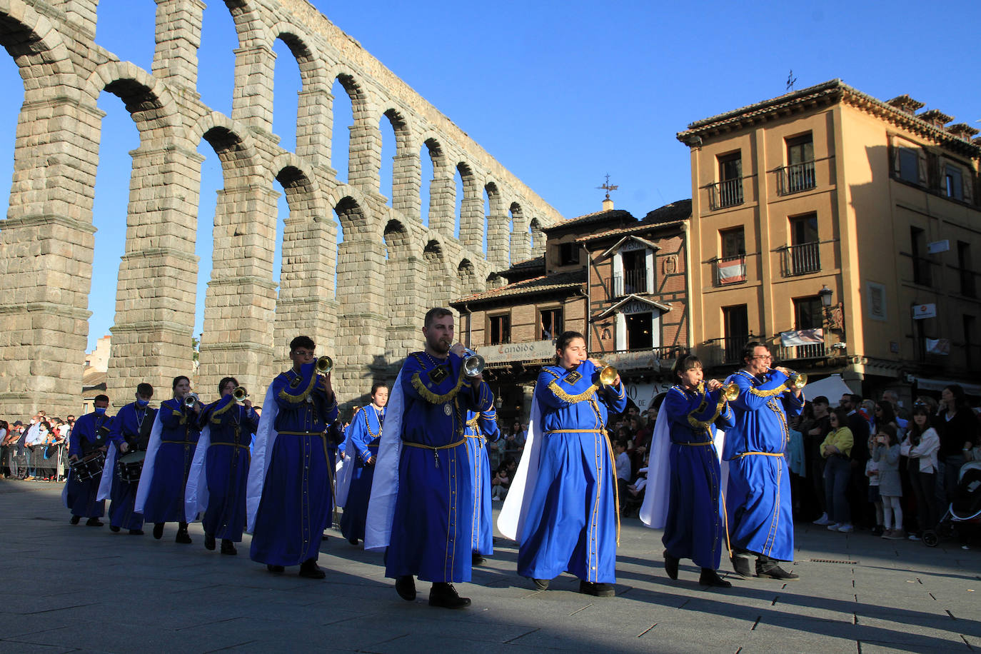 Un momento del desfile de bandas de cornetas y tambores. 