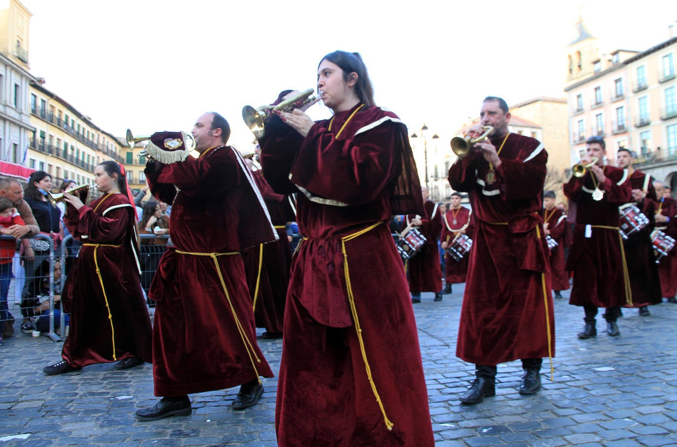Un momento del desfile de bandas de cornetas y tambores. 