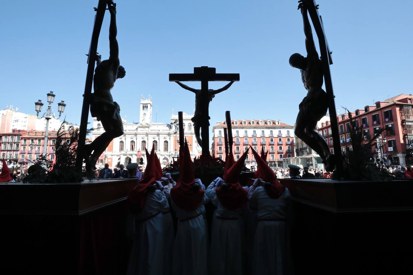 Fotos: Sermón de las Siete Palabras en Valladolid durante la jornada de Viernes Santo (1/2)