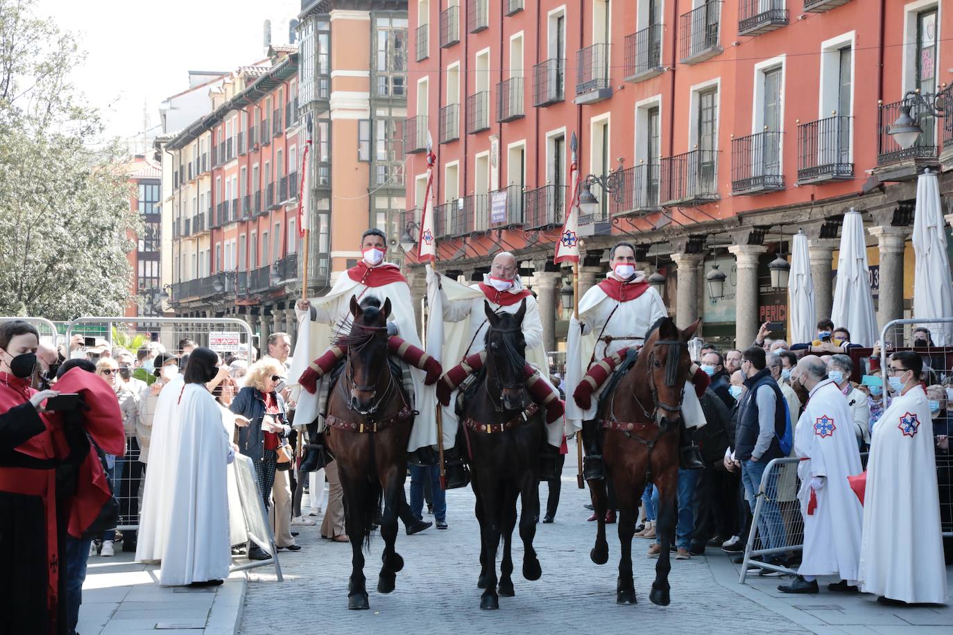 Fotos: Sermón de las Siete Palabras en Valladolid durante la jornada de Viernes Santo (1/2)