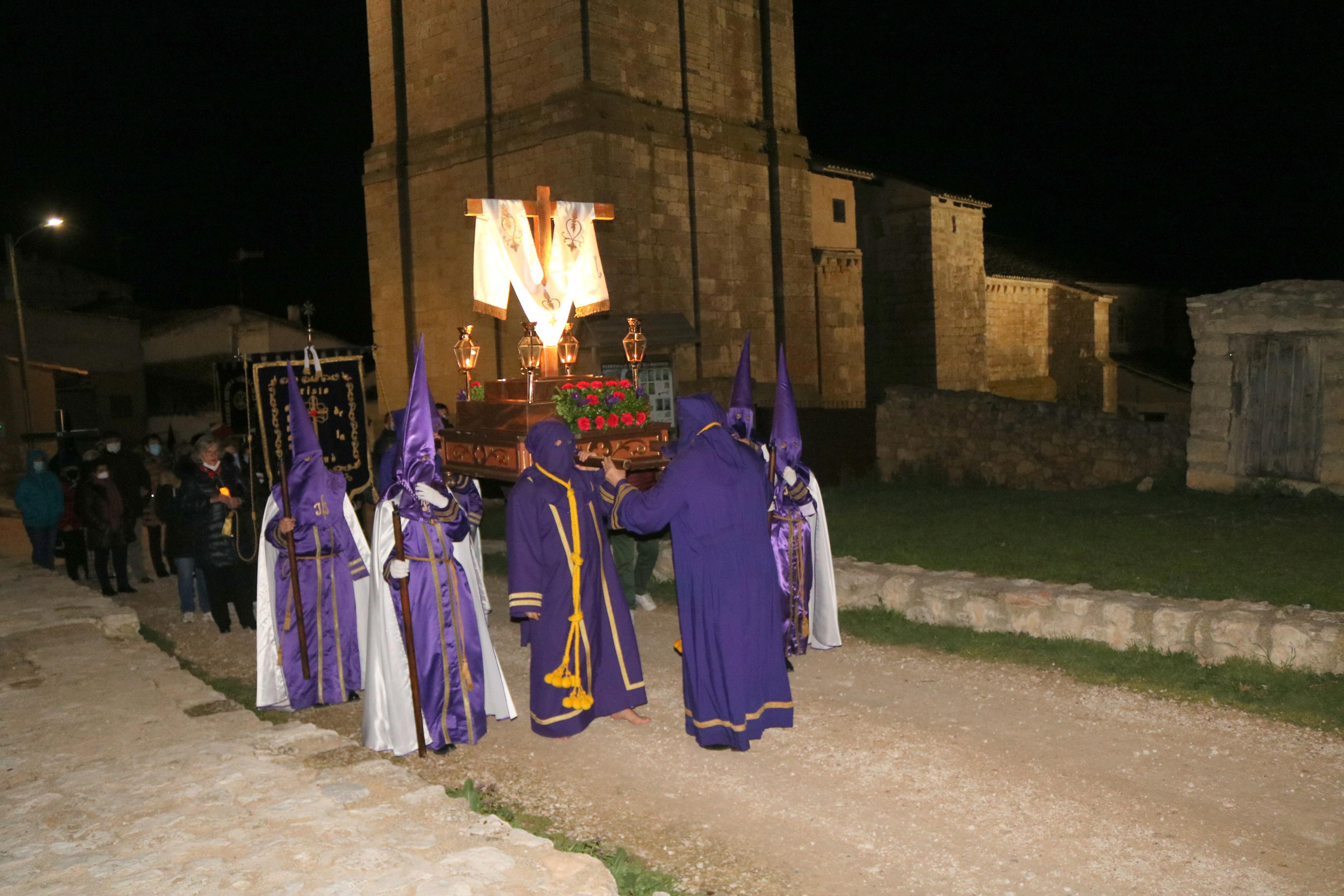 Los Nazarenos de Baltanás organizaron el XXII Vía Crucis del Silencio en el que también participaron los Hermanos de Palencia