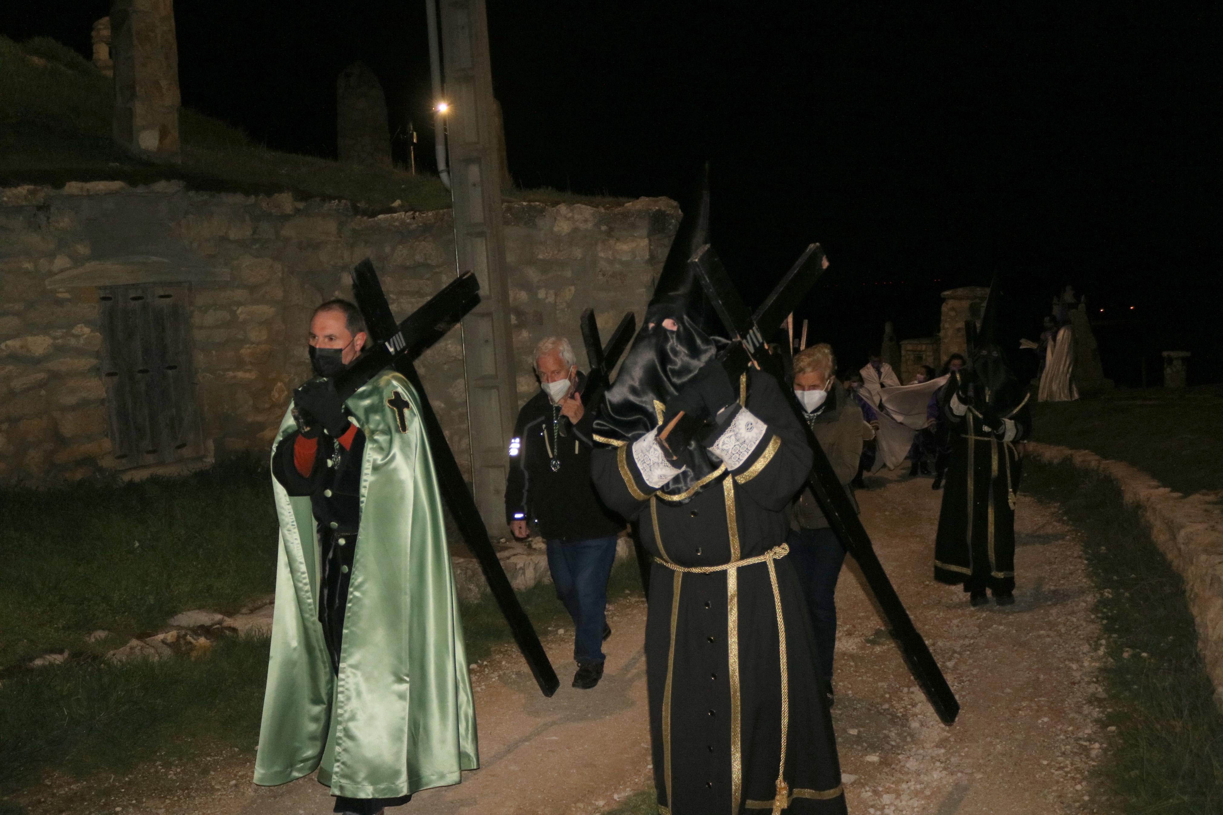Los Nazarenos de Baltanás organizaron el XXII Vía Crucis del Silencio en el que también participaron los Hermanos de Palencia