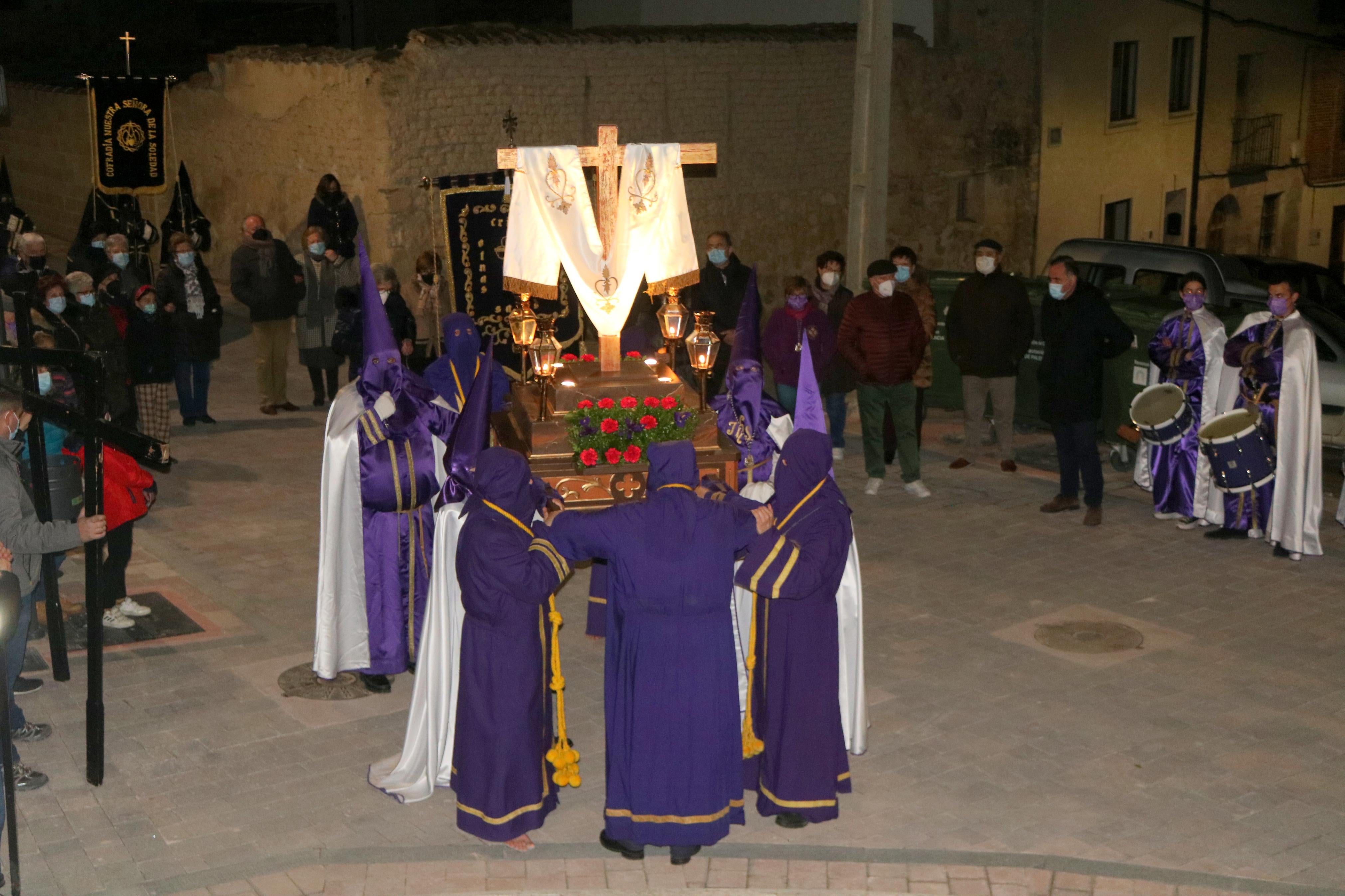 Los Nazarenos de Baltanás organizaron el XXII Vía Crucis del Silencio en el que también participaron los Hermanos de Palencia