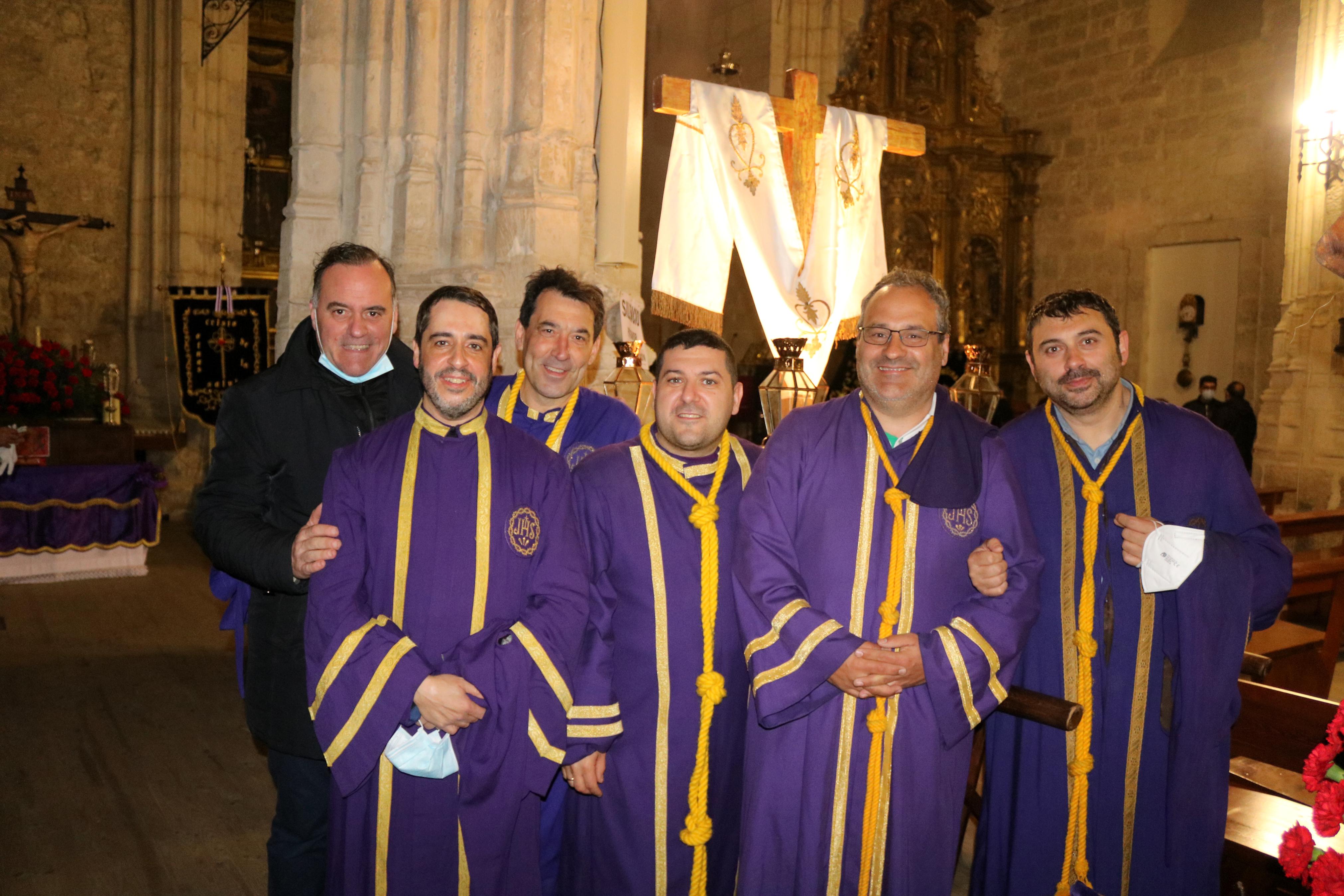 Los Nazarenos de Baltanás organizaron el XXII Vía Crucis del Silencio en el que también participaron los Hermanos de Palencia