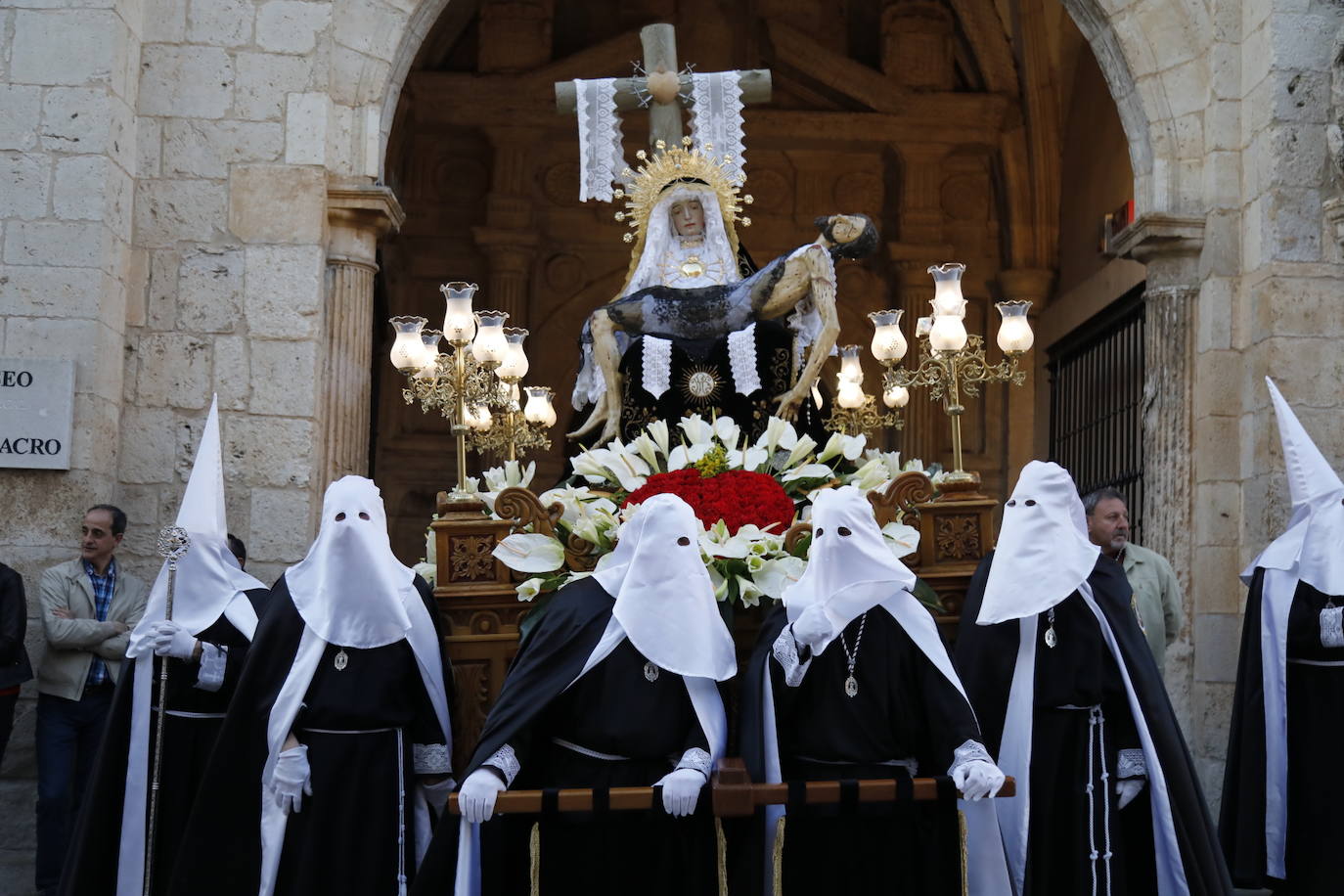 Fotos: Procesión General del Viernes Santo en Peñafiel (1/5)