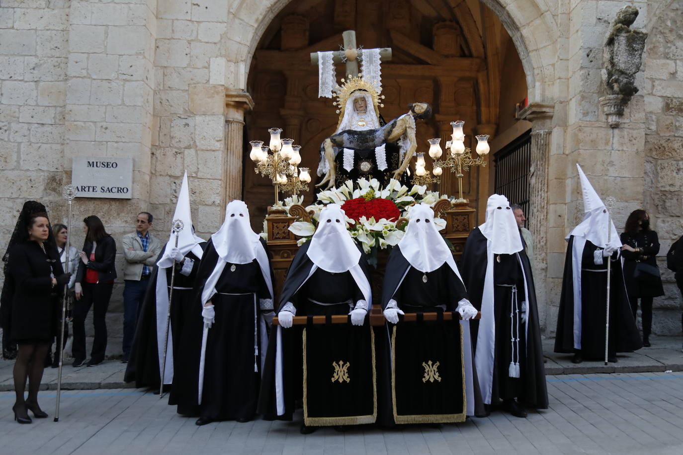 Fotos: Procesión General del Viernes Santo en Peñafiel (1/5)