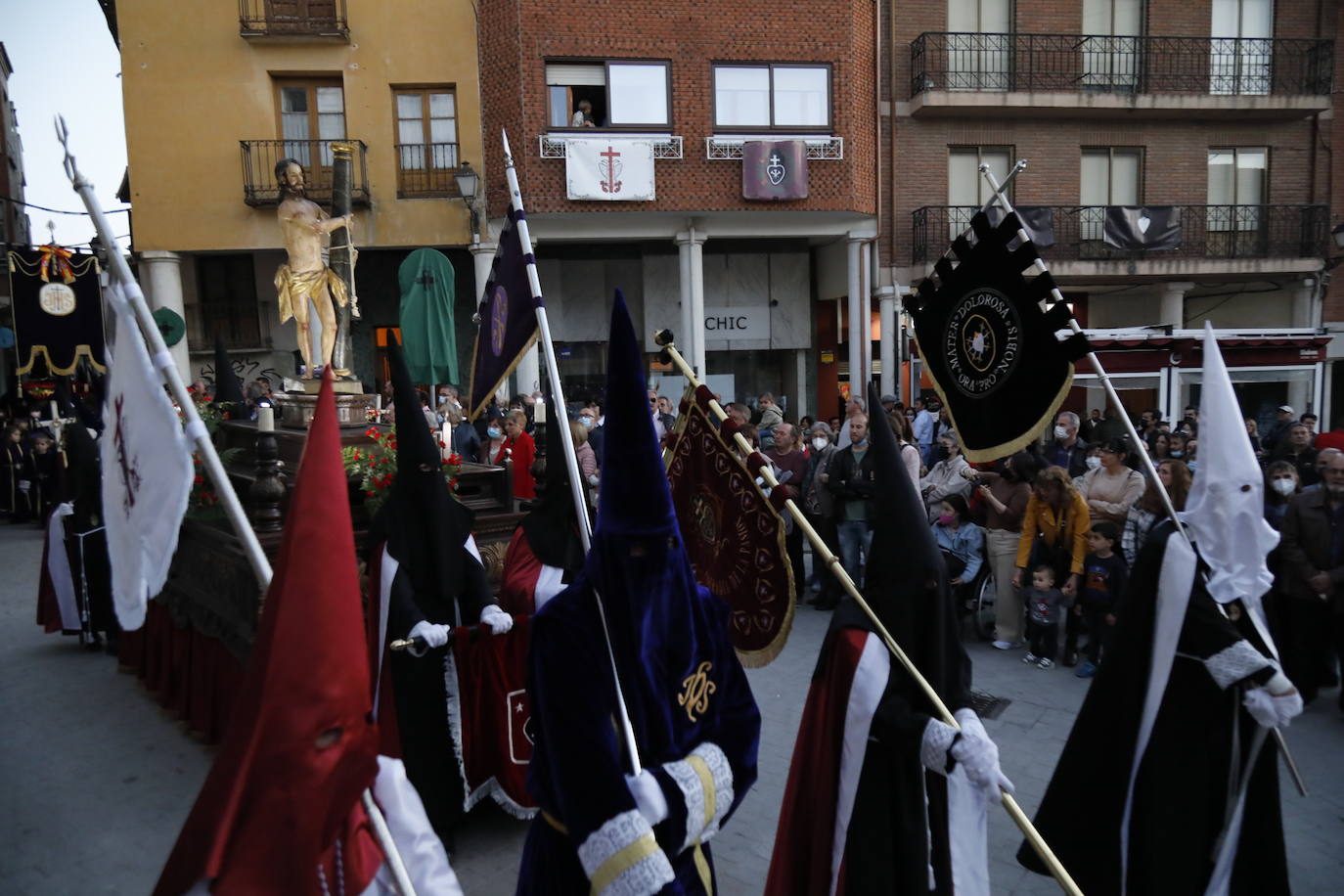 Fotos: Procesión General del Viernes Santo en Peñafiel (2/5)