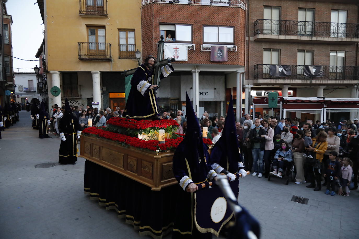 Fotos: Procesión General del Viernes Santo en Peñafiel (3/5)