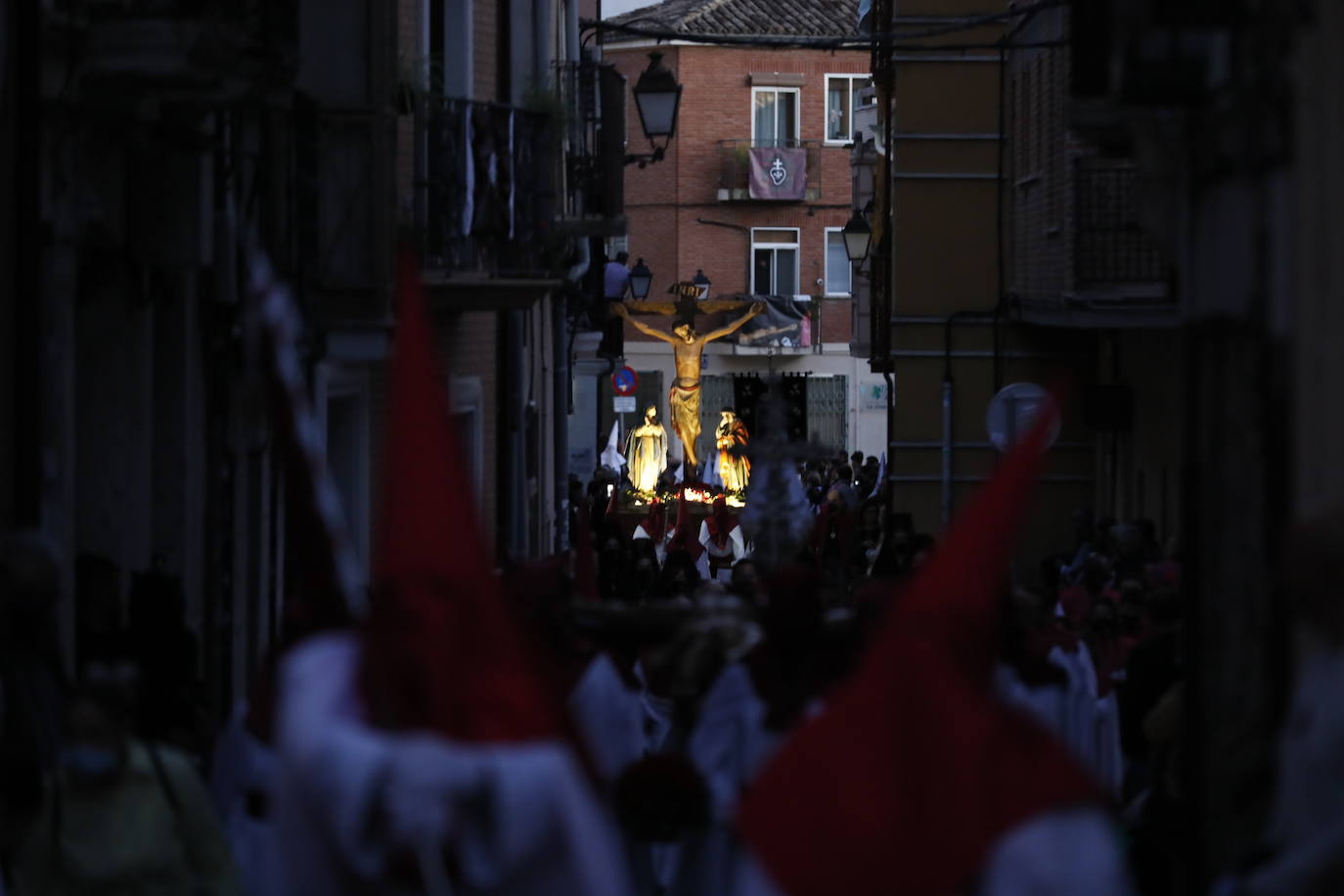 Fotos: Procesión General del Viernes Santo en Peñafiel (3/5)