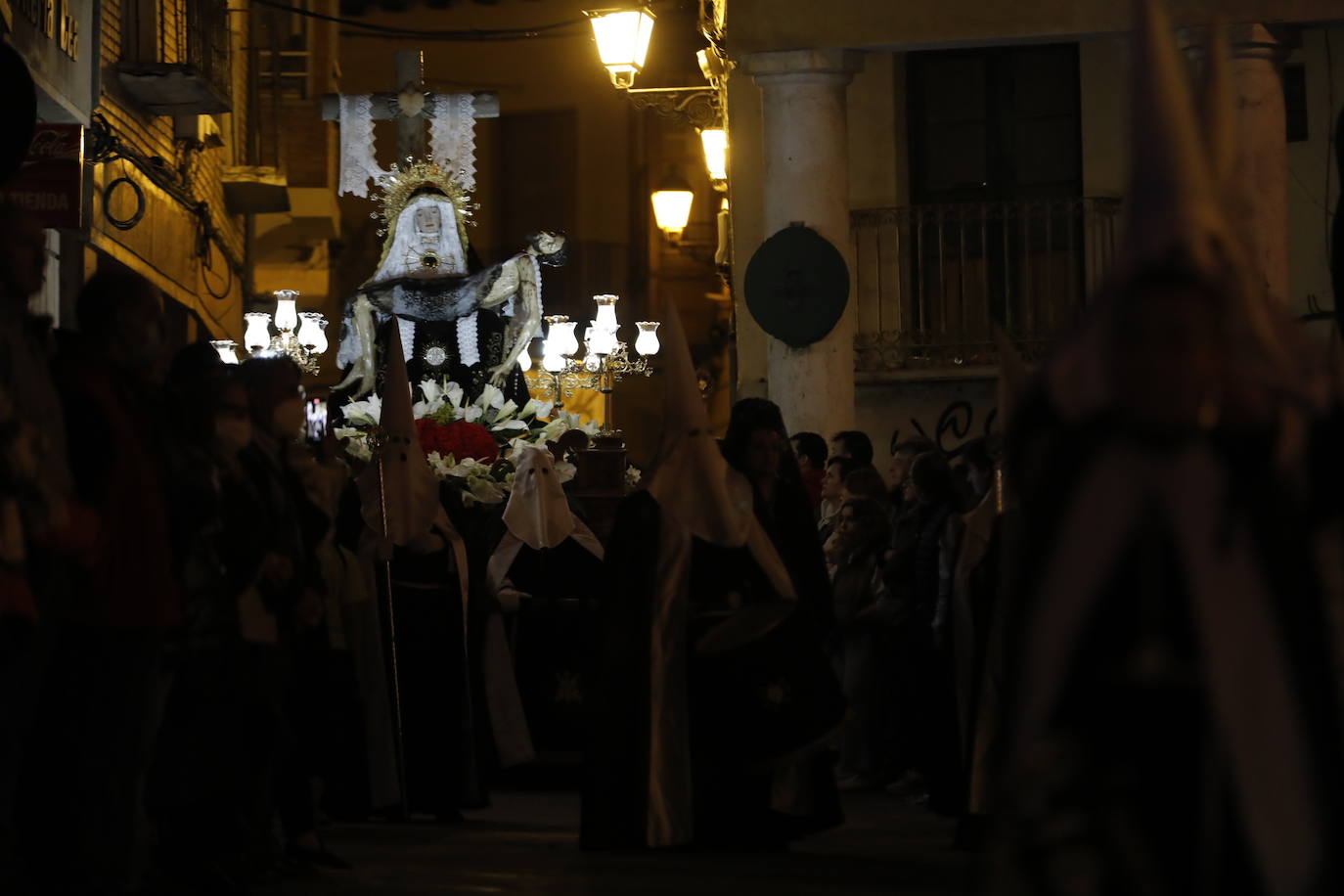 Fotos: Procesión General del Viernes Santo en Peñafiel (3/5)