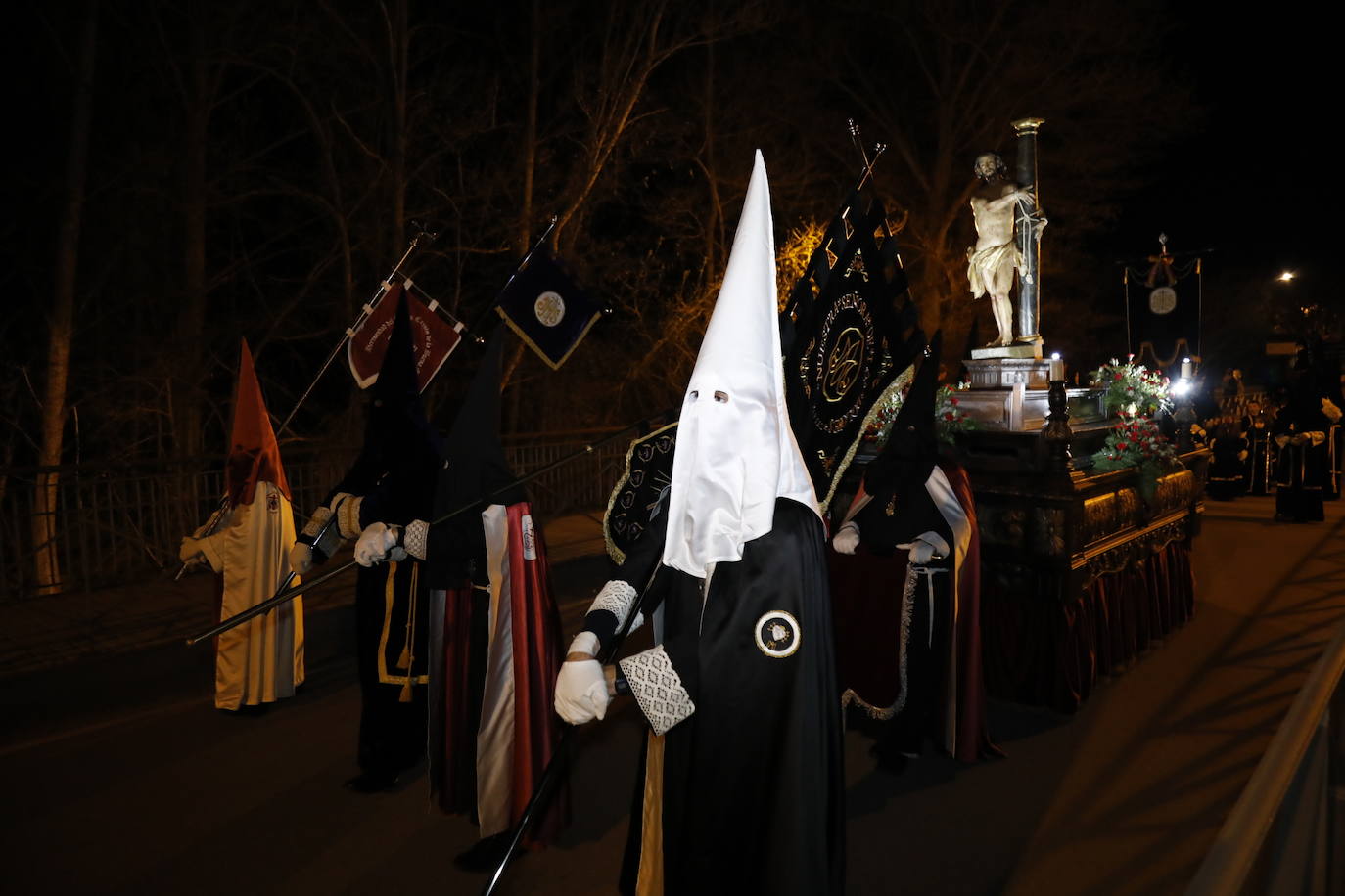 Fotos: Procesión General del Viernes Santo en Peñafiel (4/5)
