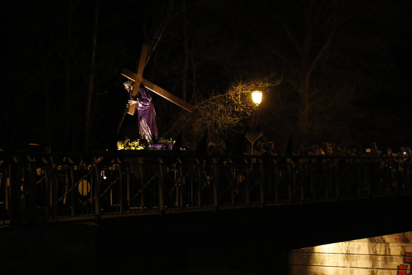Fotos: Procesión General del Viernes Santo en Peñafiel (4/5)