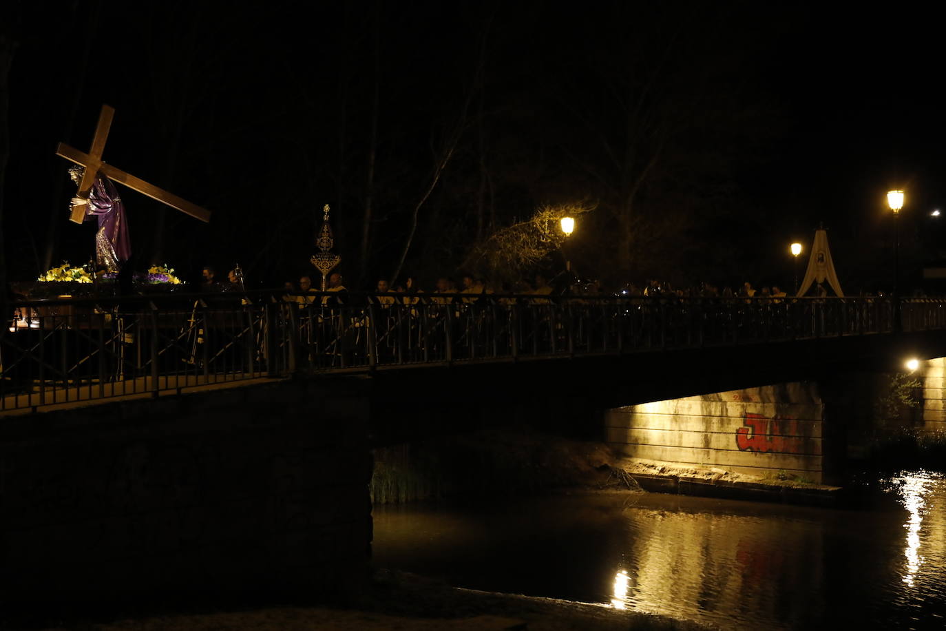 Fotos: Procesión General del Viernes Santo en Peñafiel (5/5)