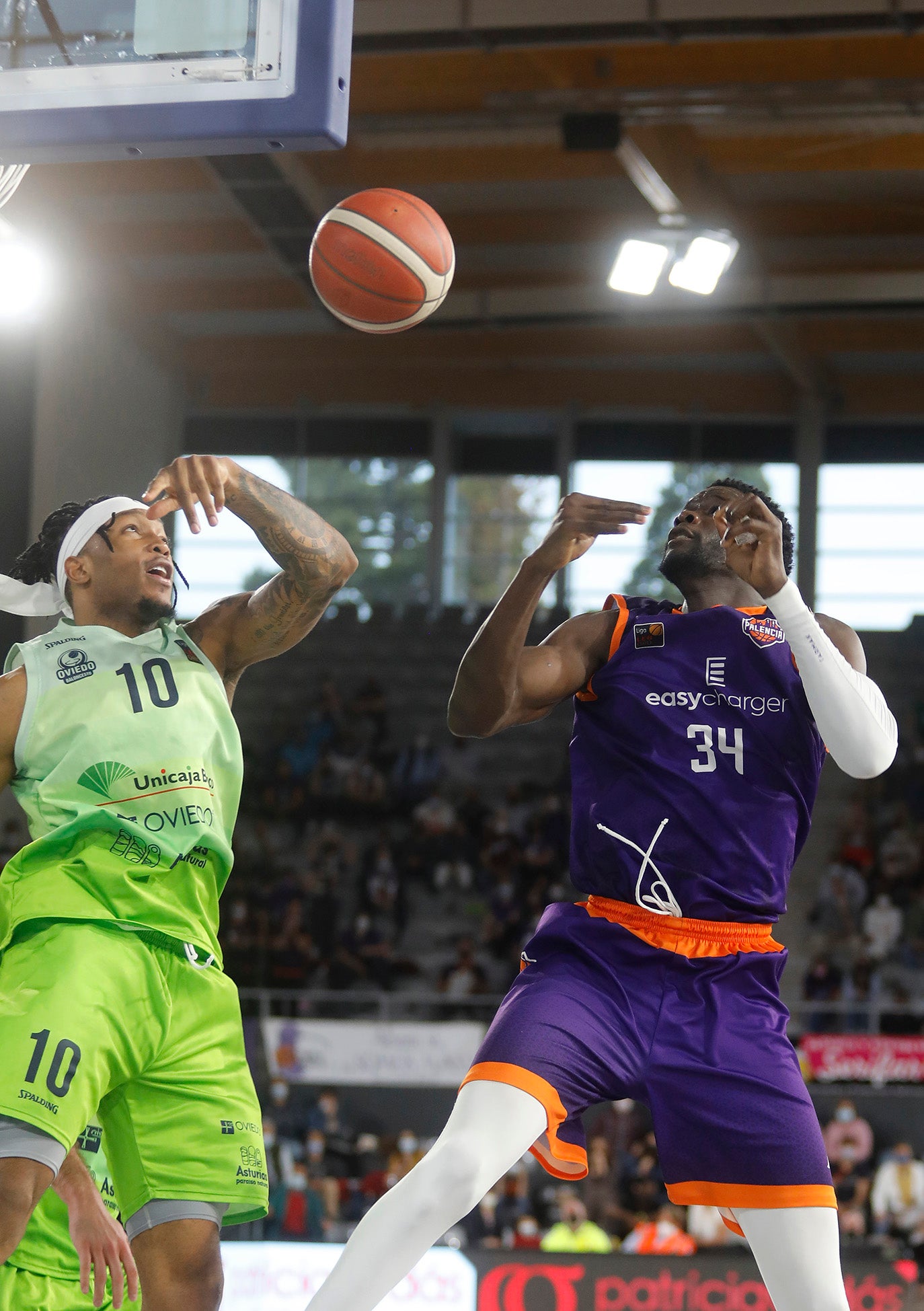 EasyCharger Palencia 76 - 80 Unicaja Banco Oviedo