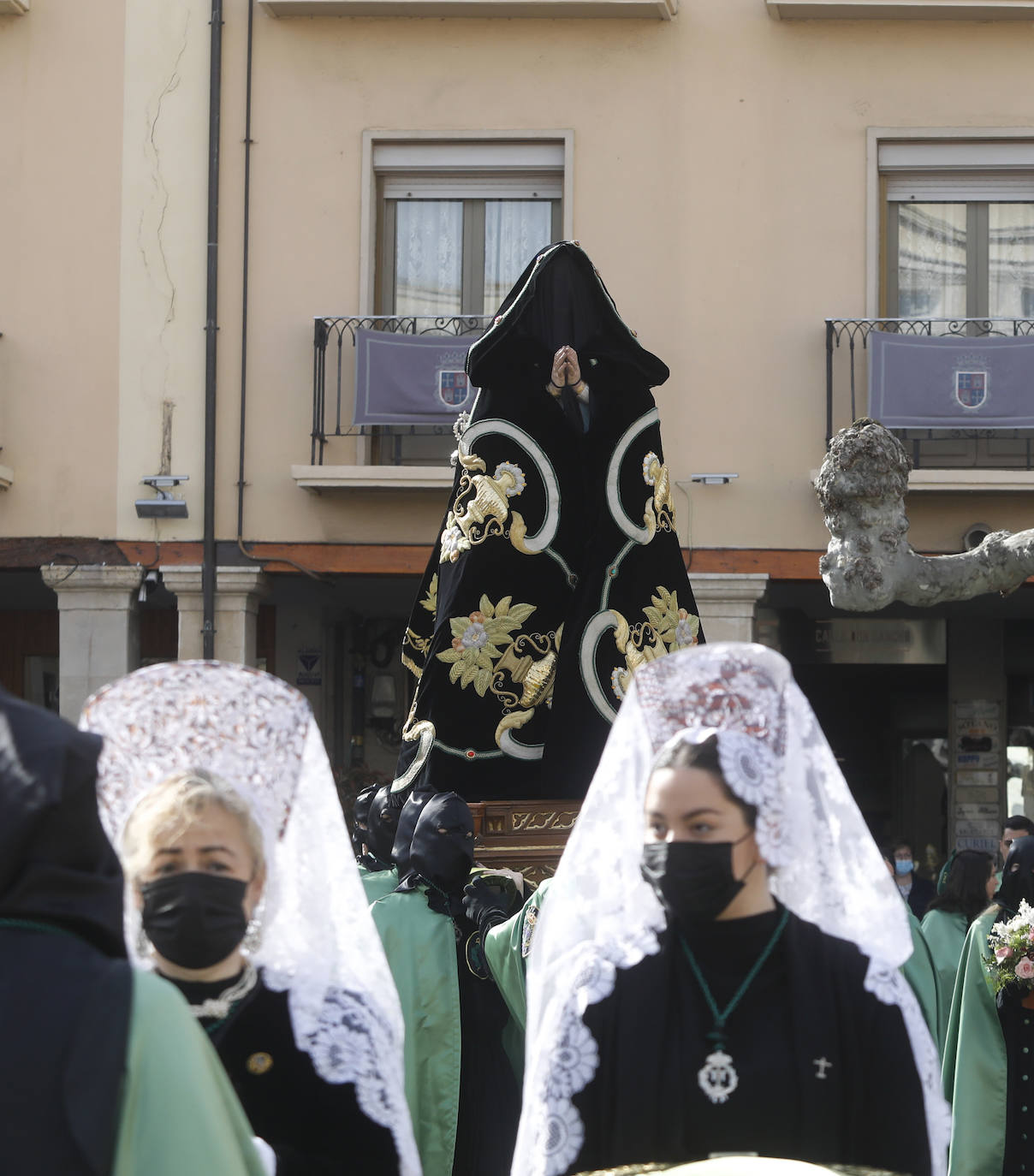 Fotos: Domingo de Resurrección: La Virgen se encuentra con su hijo