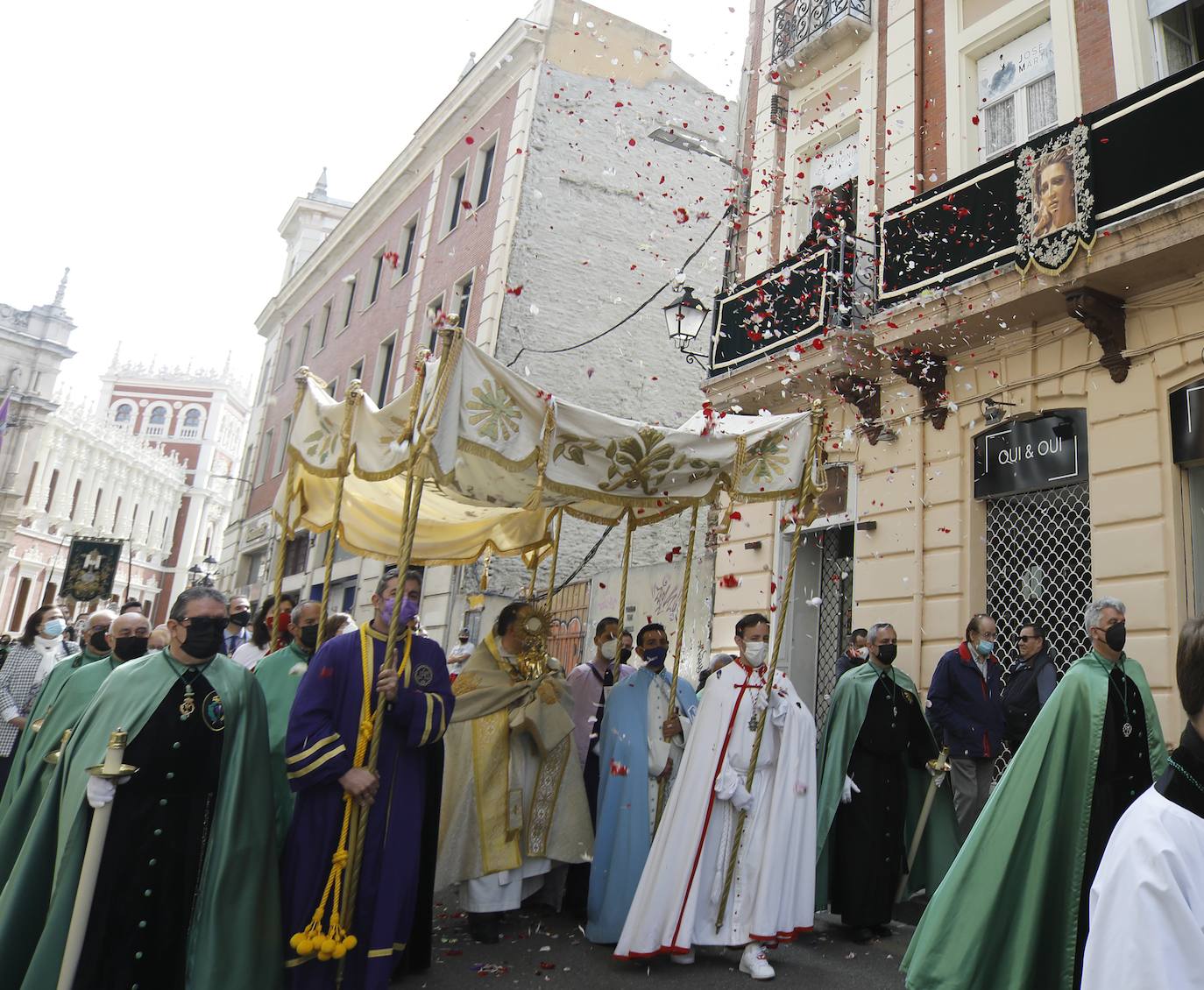 Fotos: Domingo de Resurrección: La Virgen se encuentra con su hijo