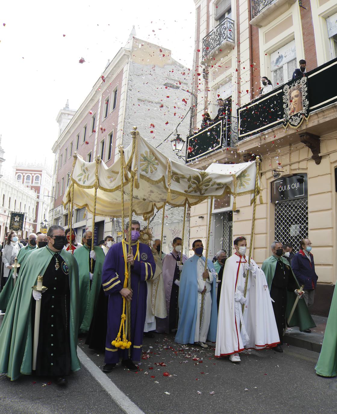 Fotos: Domingo de Resurrección: La Virgen se encuentra con su hijo