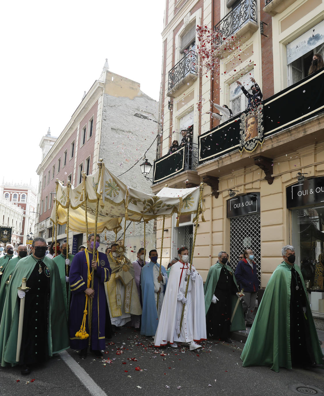 Fotos: Domingo de Resurrección: La Virgen se encuentra con su hijo