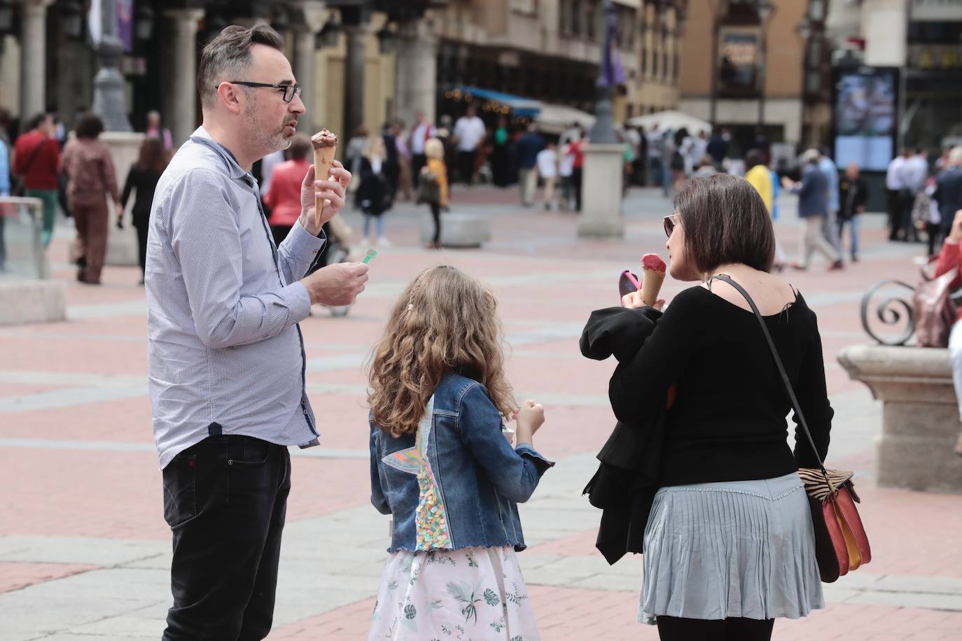 El buen tiempo preside el Domingo de Resurrección en Valladolid.