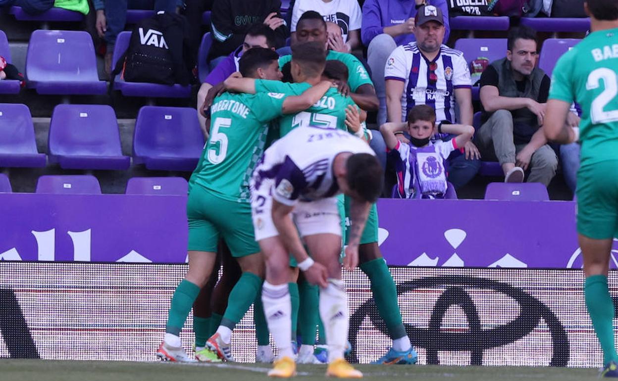 Luis Pérez se lamenta del primer gol del Almería 