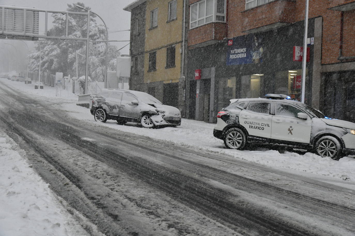 Fotos: La nieve colapsa San Rafael en abril