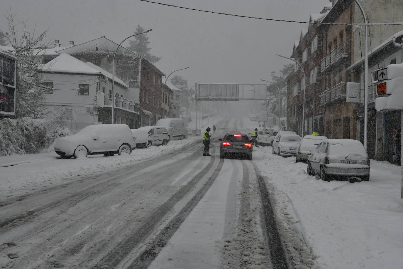 Fotos: La nieve colapsa San Rafael en abril