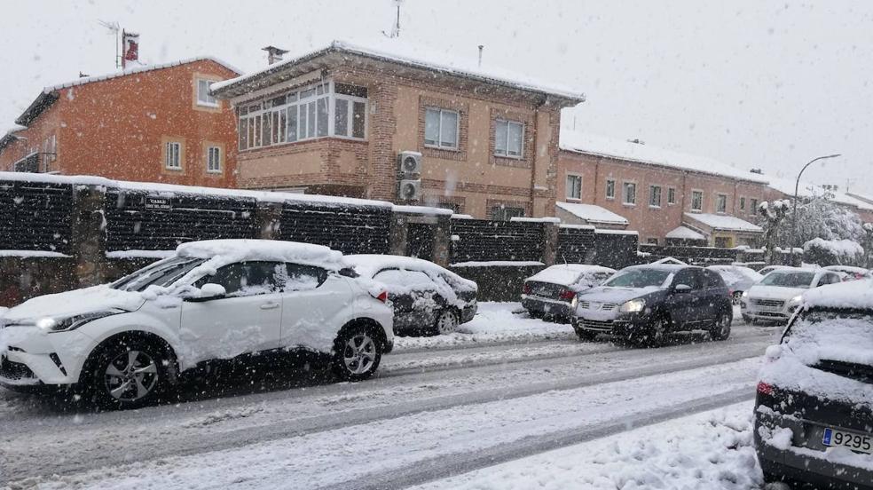 La localidad segoviana de Palazuelos de Eresma amanece cubierta de nieve