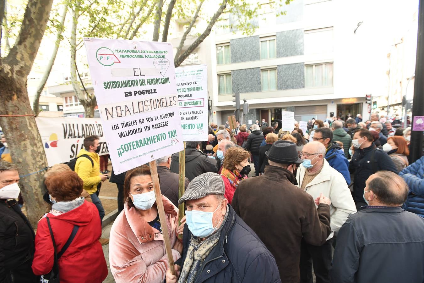 Fotos: Manifestación en Valladolid para exigir que se retome el proyecto de soterramiento