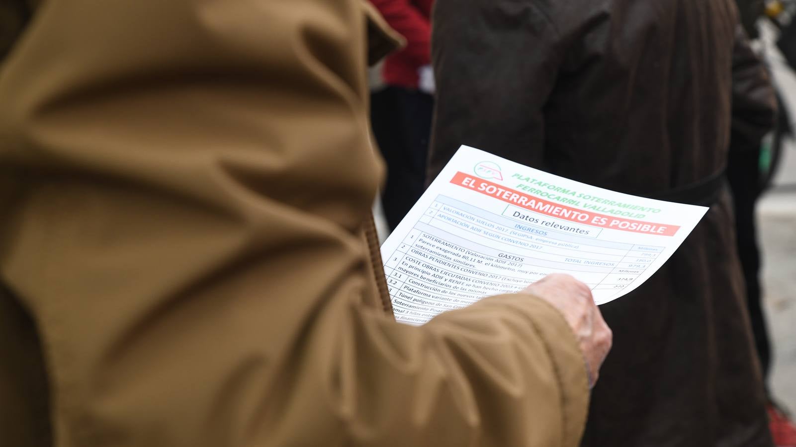 Fotos: Manifestación en Valladolid para exigir que se retome el proyecto de soterramiento