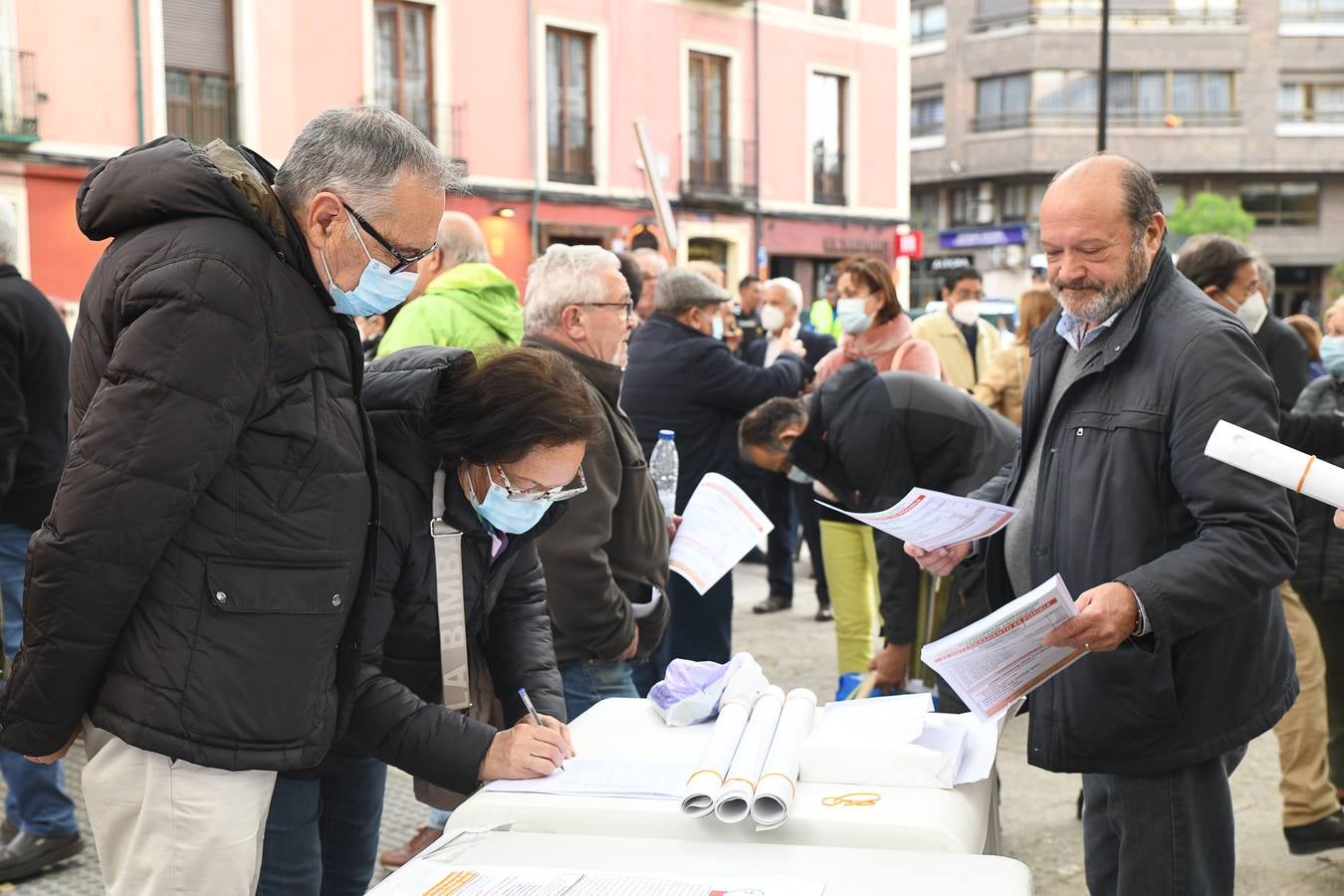 Fotos: Manifestación en Valladolid para exigir que se retome el proyecto de soterramiento