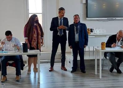 Imagen secundaria 1 - El Bufón 2021, Val de Vid Verdejo Fermentado en Barrica 2020 y Cuesta de Oro 2021, Premios Sarmiento