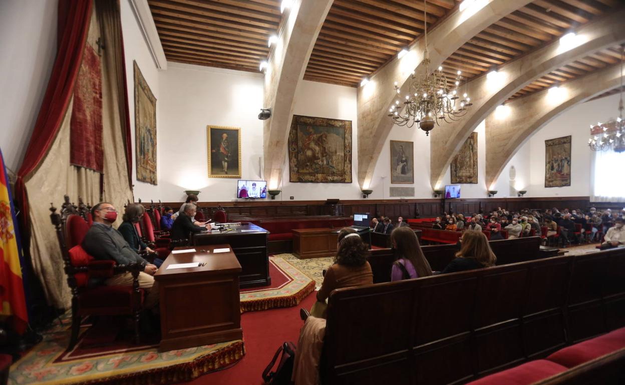 Imagen del claustro celebrado en el Paranifo de la Universidad.