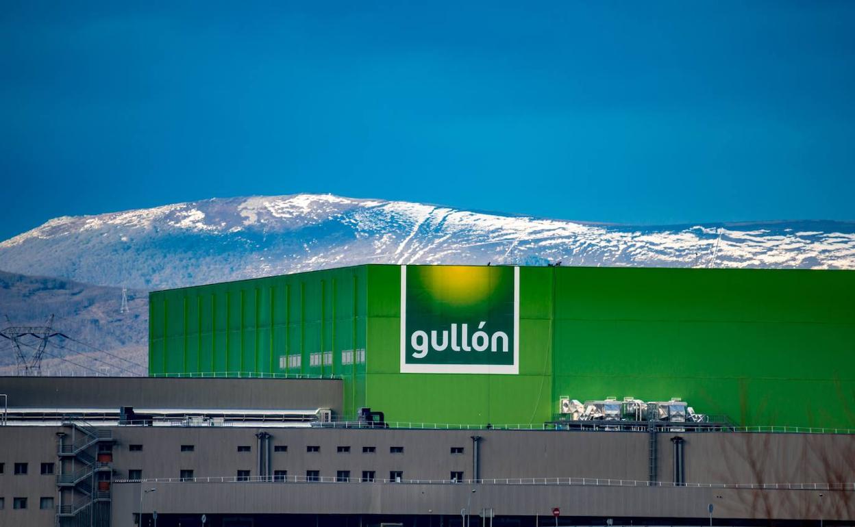 Factoría de Gullón en la localidad palentina de Aguilar de Campoo. EL NORTE