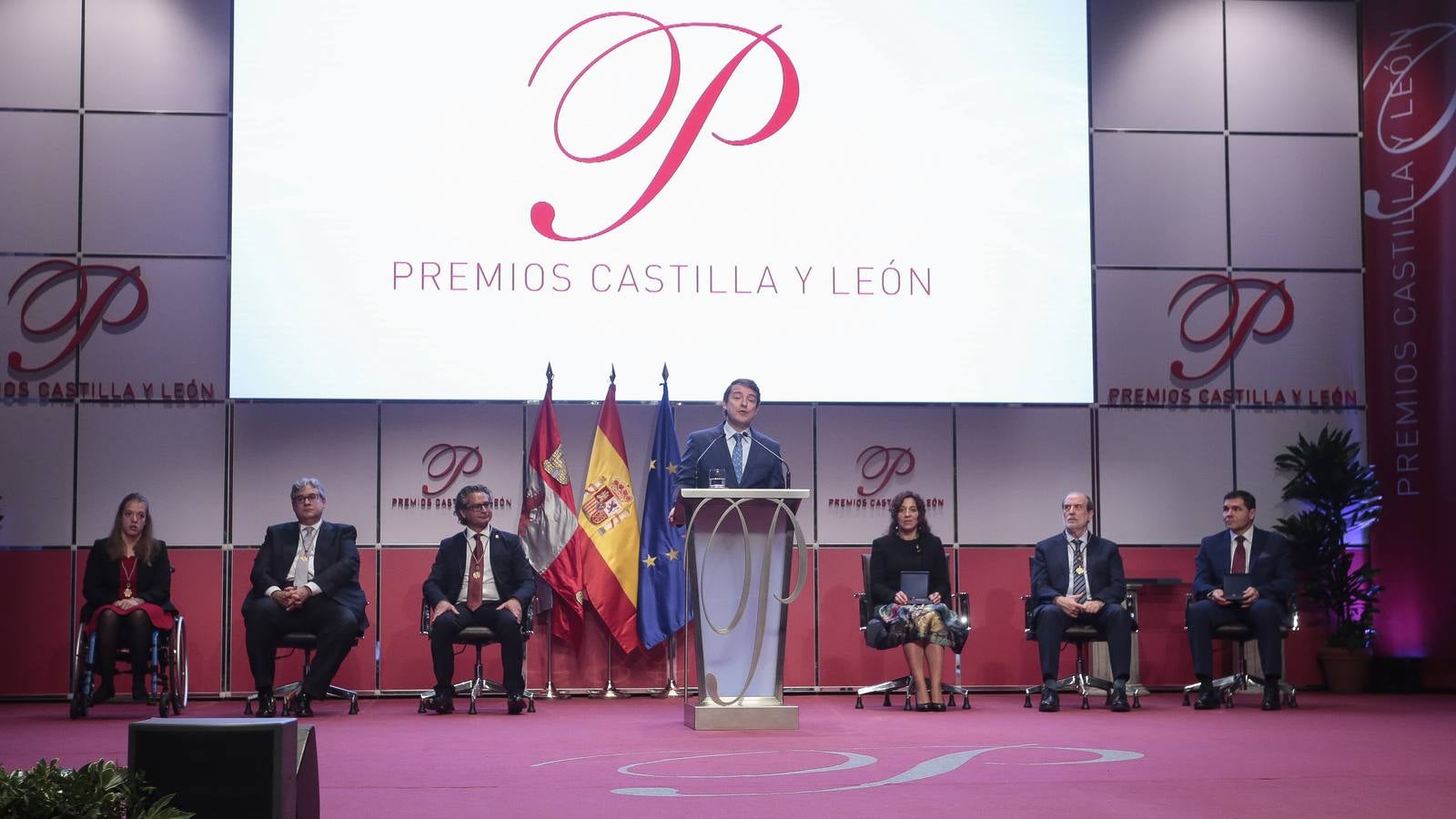 El presidente de la Junta de Castilla y León, Alfonso Fernández Mañueco, preside la entrega de los Premios Castilla y León 2021