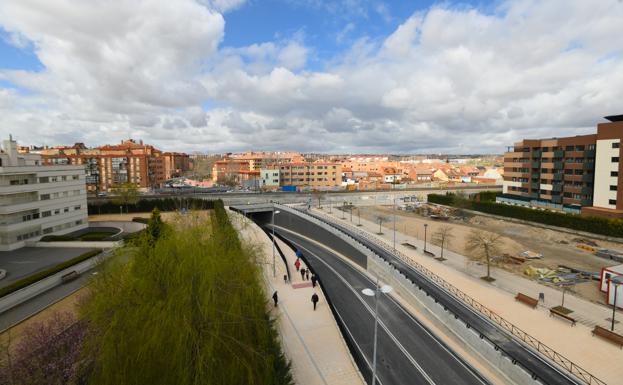 Imagen principal - Túnel de Andrómeda, inaugurado en 2022. Proyecto para el paso proyectado con acceso a la calle Padre Claret. Túnel para viandantes en el barrio de la Pilarica, plaza Rafael Cano.